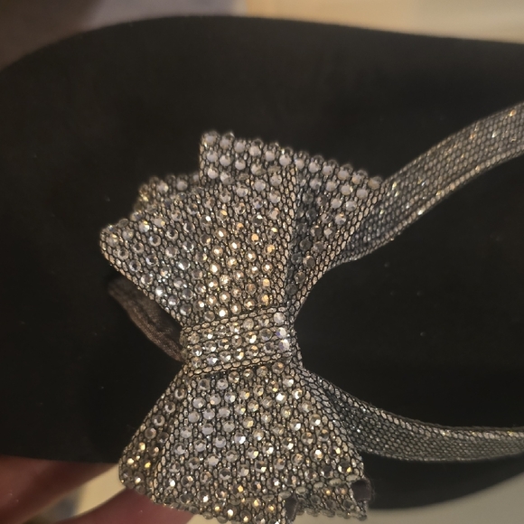 Yellow Box Black Sandals with Silver Glitter Bow - Picture 6 of 9